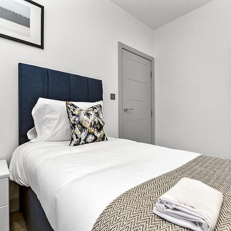 Amazing 2 Bedroom Apartment In Greater Londen Buitenkant foto