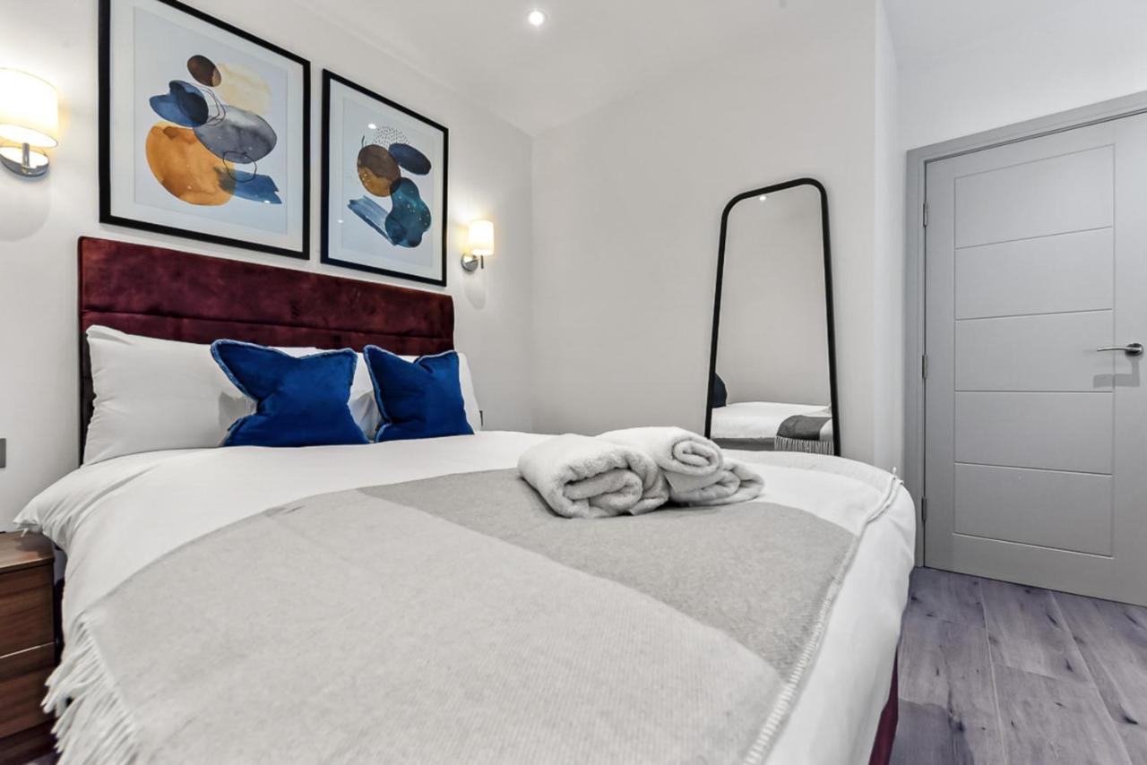 Amazing 2 Bedroom Apartment In Greater Londen Buitenkant foto