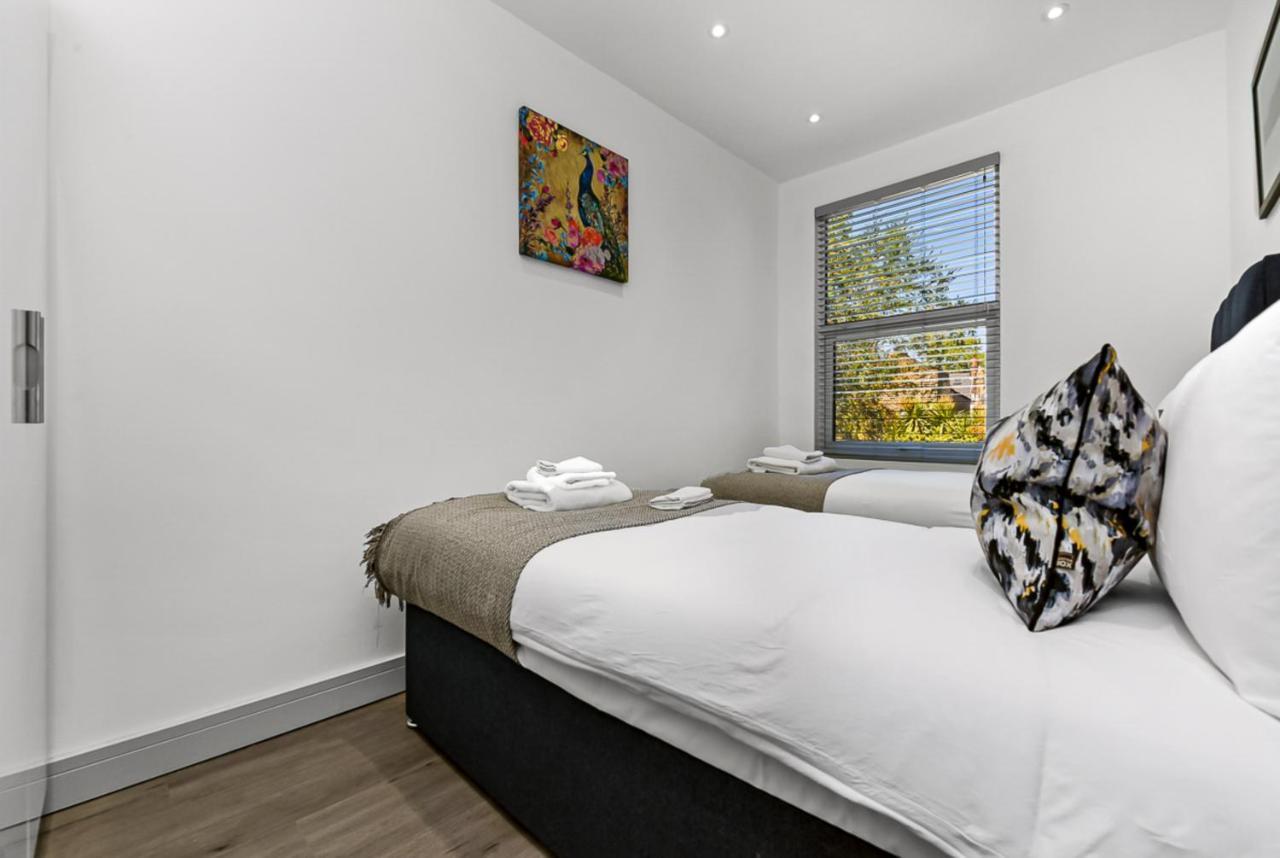 Amazing 2 Bedroom Apartment In Greater Londen Buitenkant foto