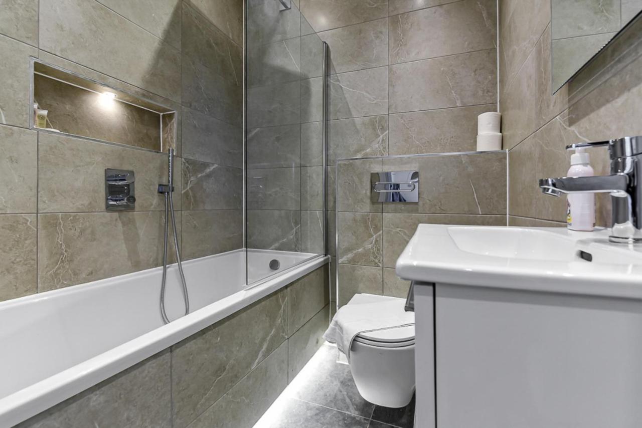 Amazing 2 Bedroom Apartment In Greater Londen Buitenkant foto