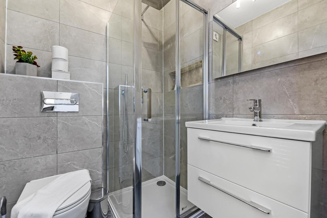 Amazing 2 Bedroom Apartment In Greater Londen Buitenkant foto