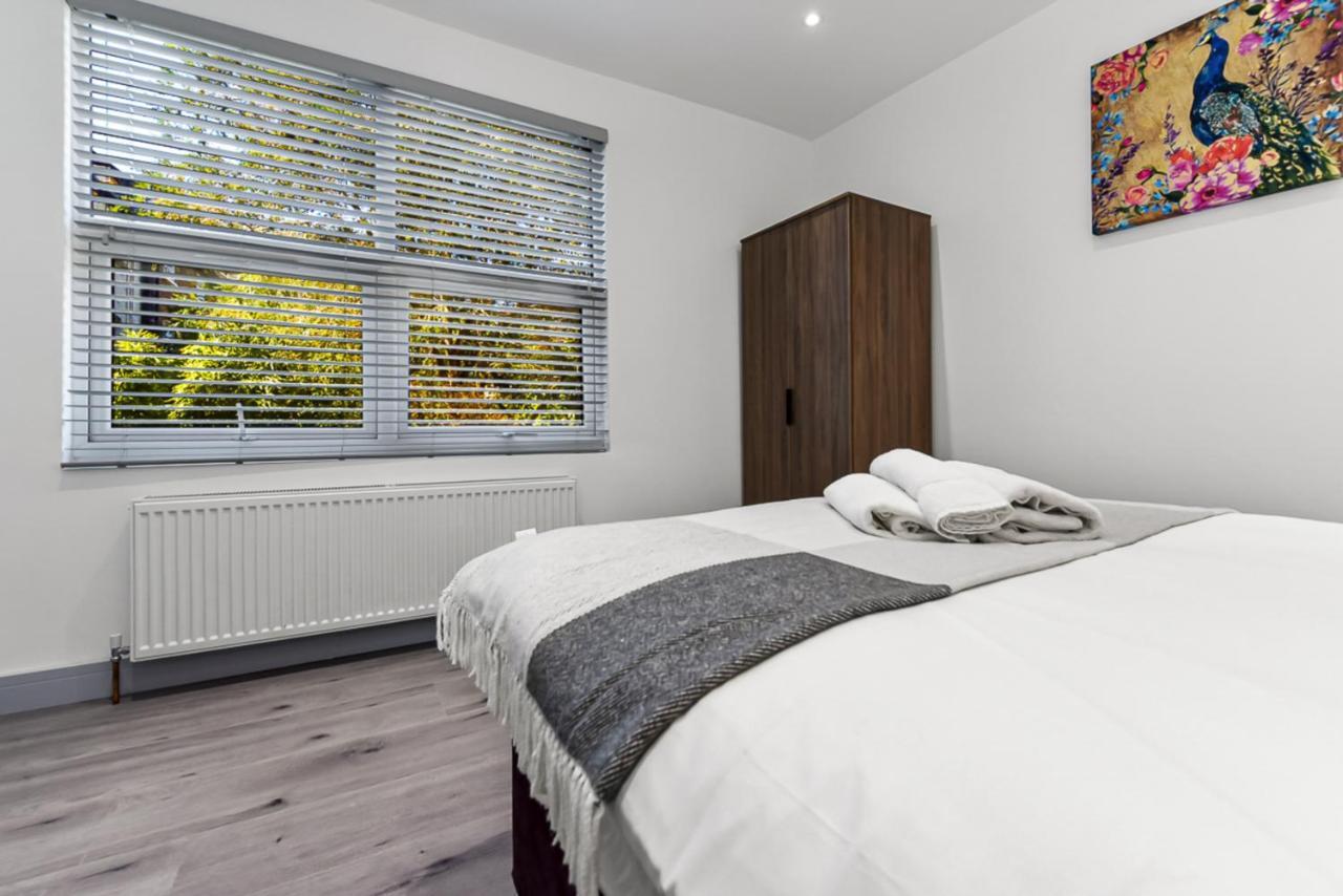Amazing 2 Bedroom Apartment In Greater Londen Buitenkant foto